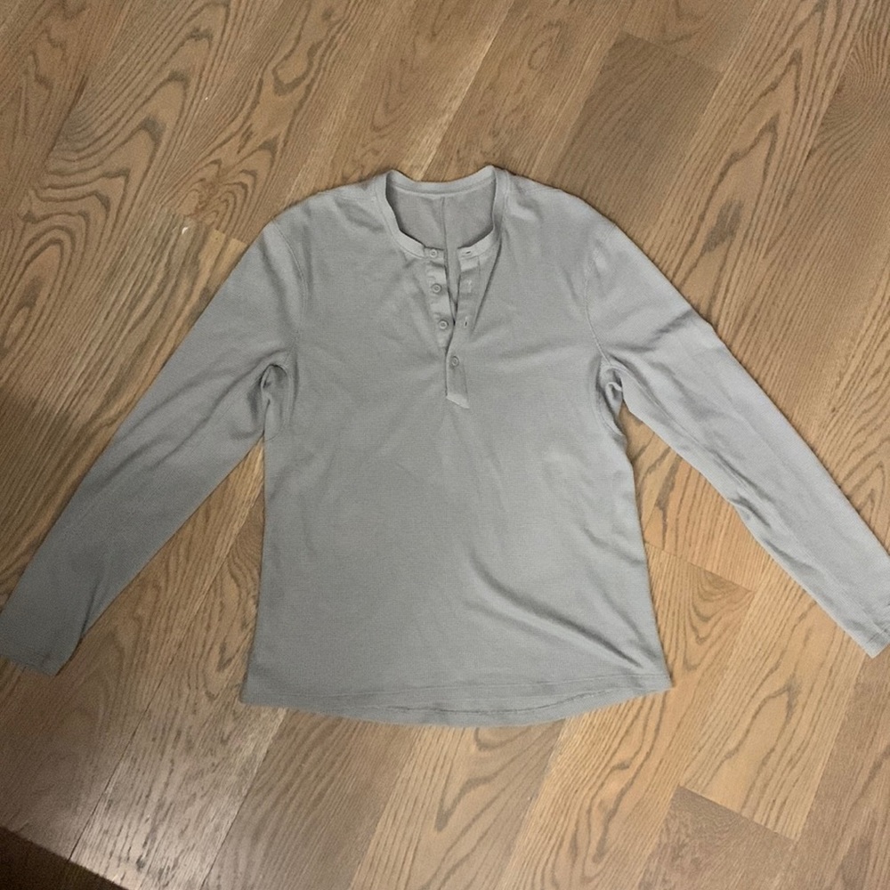 Lululemon Mens L light grey Henley NEVER WORN